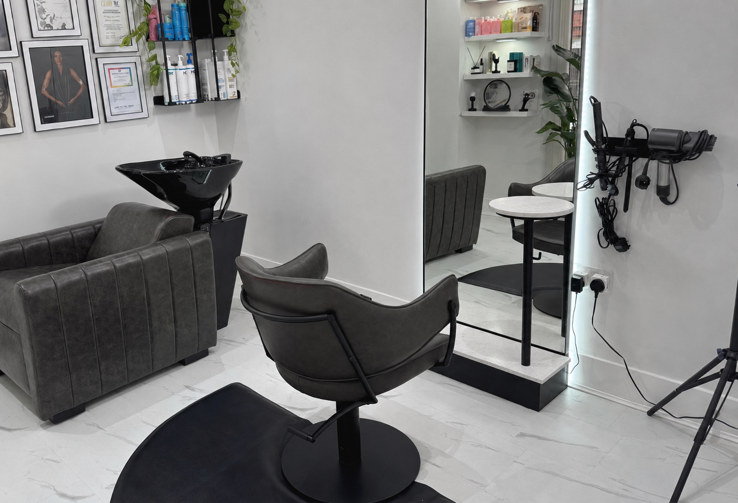 Madouss Hair Studio interior
